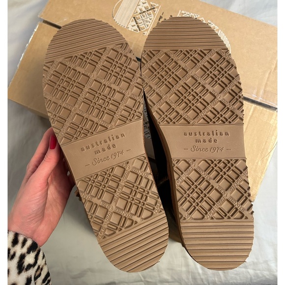 Ugg since 1974 Women's Classic Bomber Tall boots - Picture 3 of 7